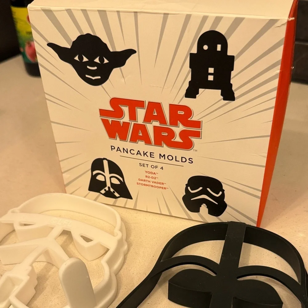 Williams Sonoma Star Wars Pancake Molds 4 R2-D2 Darth Vader Stormtrooper NEW
